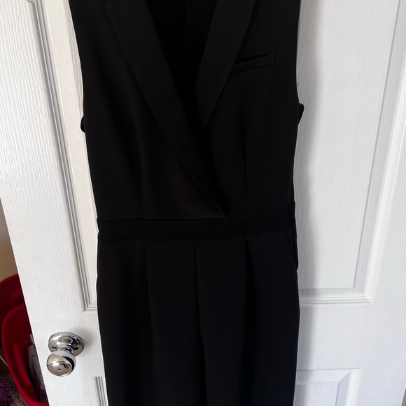 🌹 3 for $25 🛍️ H&M Black Sleeveless Tuxedo Jumpsuit - Picture 12 of 13